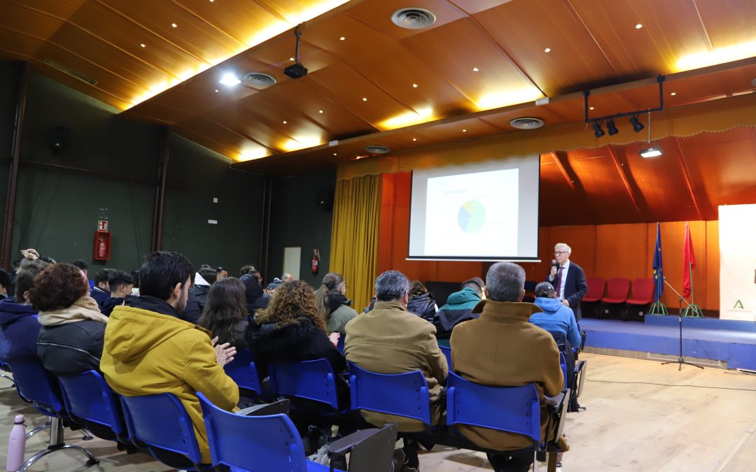 La Cátedra del Agua participan en las Jornadas Técnicas del Departamento de Energía y Agua en el IES Heliópolis