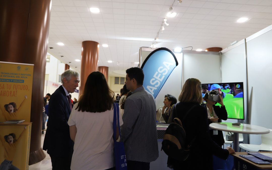 Encuentro sobre Ingeniería y Empleo (ESIEM)  en la Escuela Técnica Superior de Ingeniería de la Universidad de Sevilla.