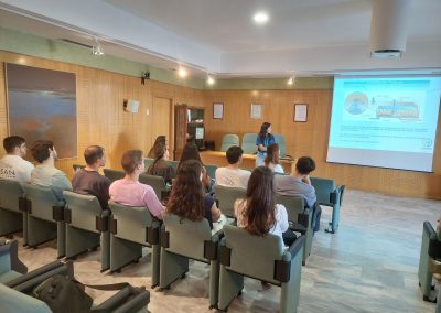 Alumnado de 4.º curso del Grado en Ingeniería Química durante la sesión informativa celebrada en la ETAP El Carambolo.