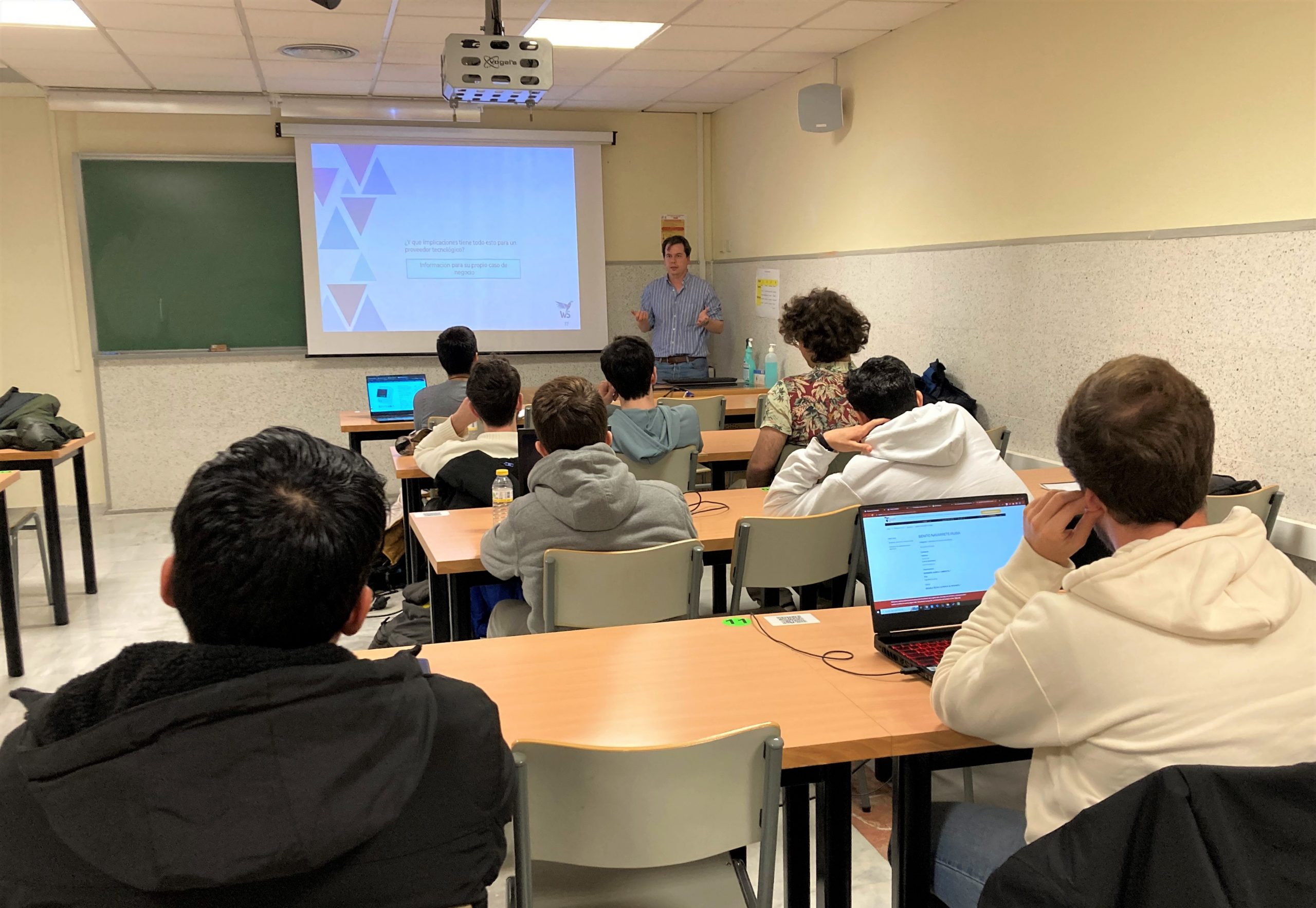 Manuel Álvarez, CEO de WoodSwallow, imparte clases magistrales en la escuela de ingeniería
