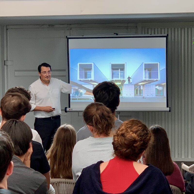 Explorando el Puerto de Sevilla: Estudiantes de Arquitectura Conocen de Cerca la Terminal de Cruceros